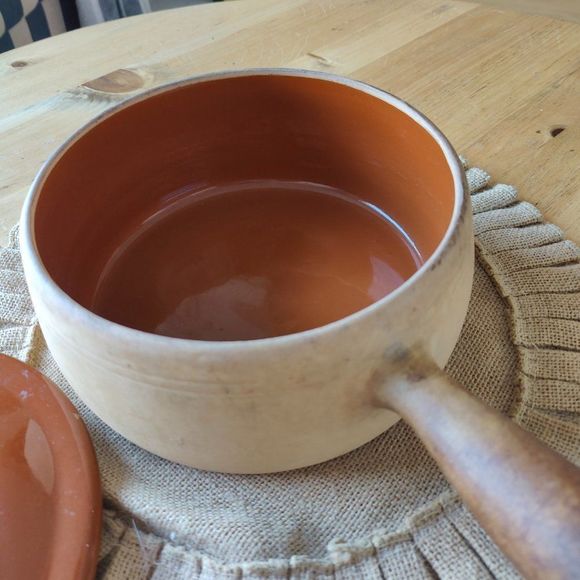 Vintage French Stoneware Covered Casserole Dish 8.5 inches wide and 4.5 inches - Picture 4 of 16